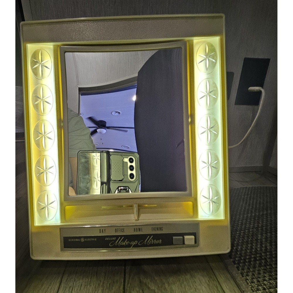 General Electric Deluxe Make Up Light Up Mirror Reversible Zoom Vintage TESTED - Picture 8 of 13